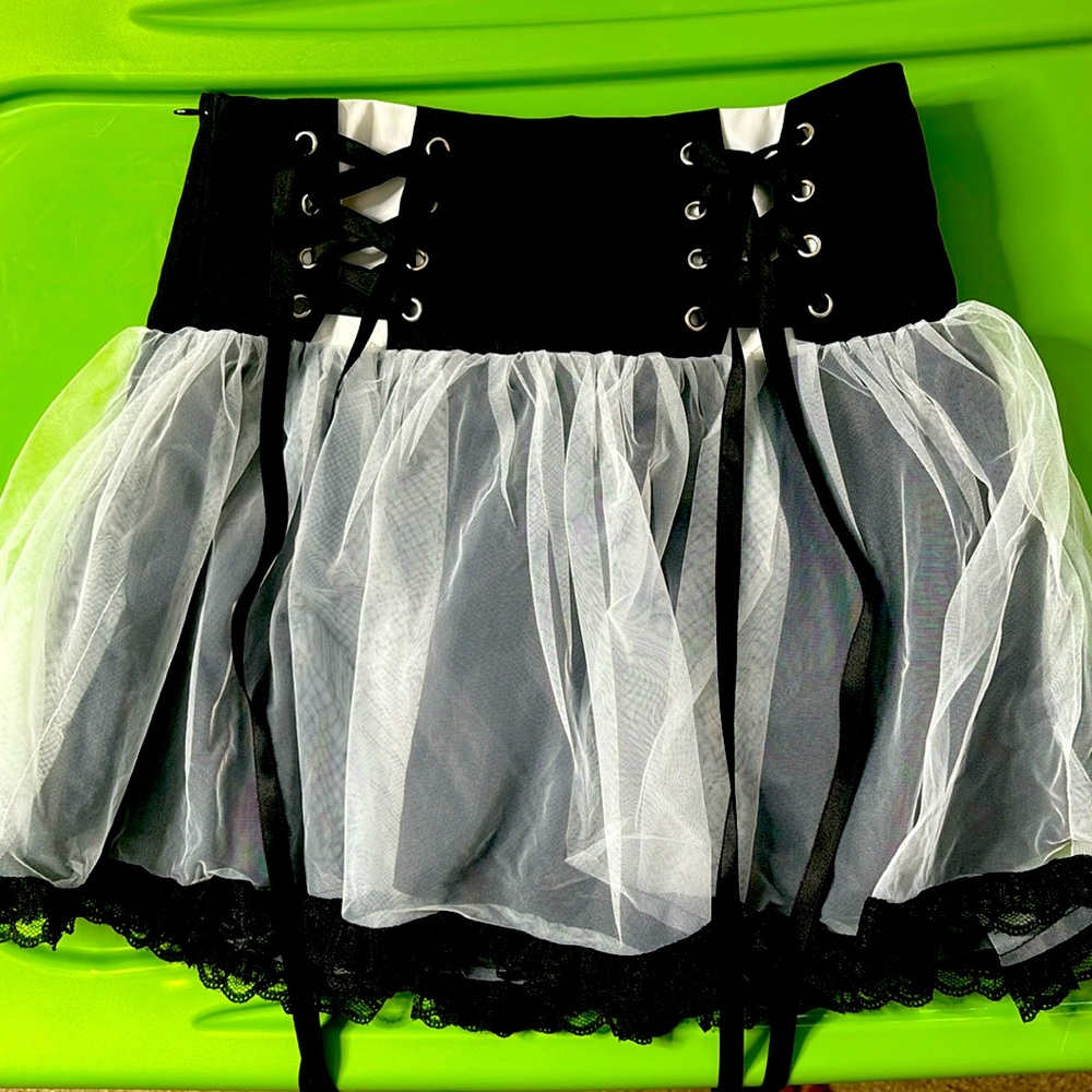 Gothy lace high waisted miniskirt ☠️monster high vibes